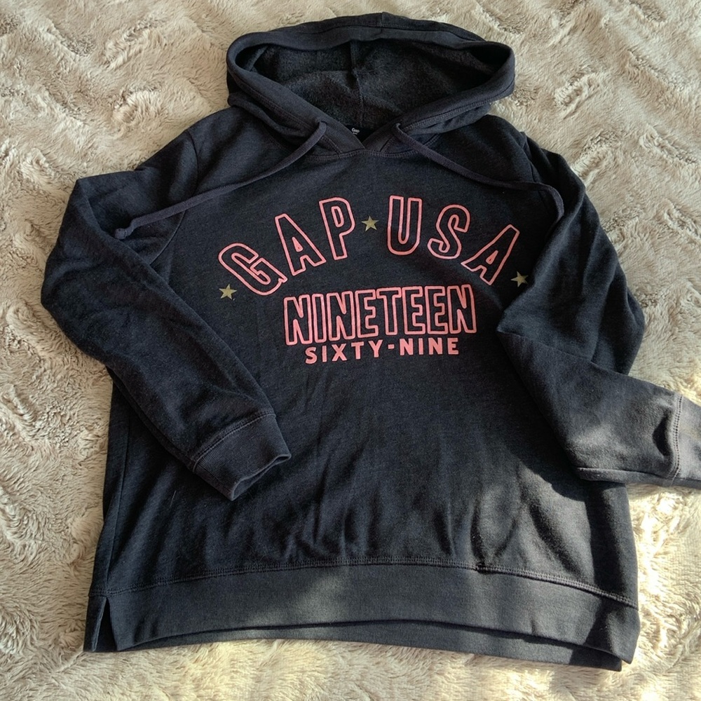 Like new! GAP logo hoodie, size S.